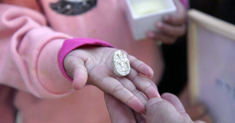 Read more about the article Toddler Stumbles Upon 3,800-Year-Old Scarab Amulet in Israel