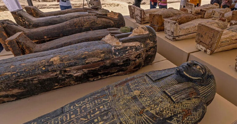 Read more about the article A Surprising Discovery Of 13 Coffins Dating Back To 2,500 Years Ago Found In Saqqara, Egypt